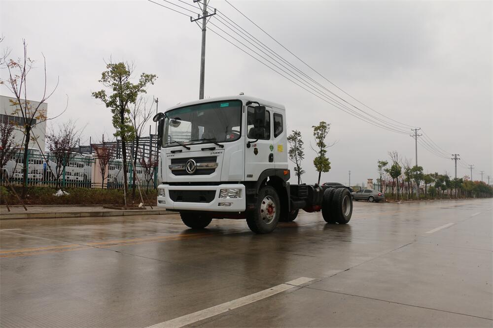 東風D9（3950，康明斯210）國六 內飾照片圖