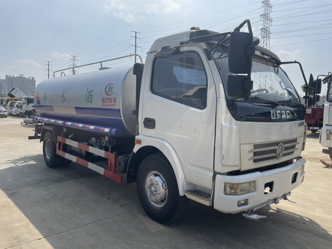  1??車型：10方灑水車 2??年份：2016年11月 3??發動機：朝柴140馬力，國四 4??底盤配置：東風多利卡，3800軸距，六檔變速箱， 5??上裝
